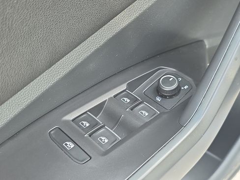 Used 2022 Volkswagen Jetta SE w/ Panoramic Sunroof Package FWD image 22