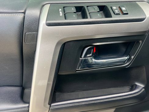 Used 2022 Toyota 4Runner SR5 AWD/4WD image 8