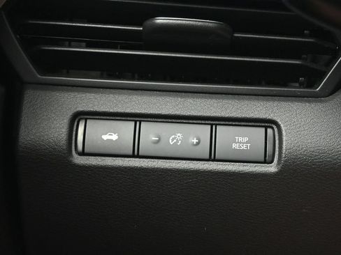 Used 2024 Nissan Altima 2.5 SV FWD image 23