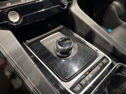 Used 2019 Jaguar F-PACE R-Sport image 19