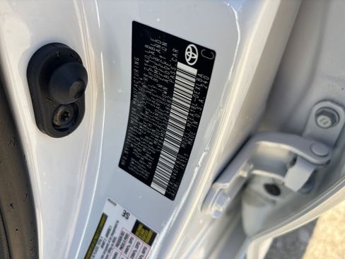 Used 2025 Toyota Corolla LE image 27