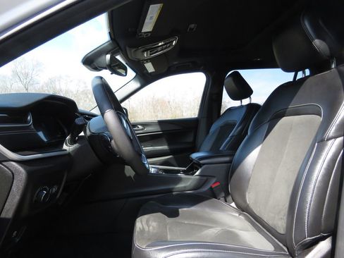 Used 2023 Jeep Grand Cherokee L Laredo image 10