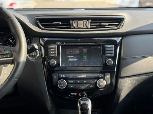 Used 2020 Nissan Rogue SL w/ Premium Package image 33