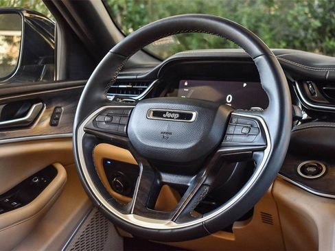 Used 2022 Jeep Grand Cherokee Limited 4xe image 15