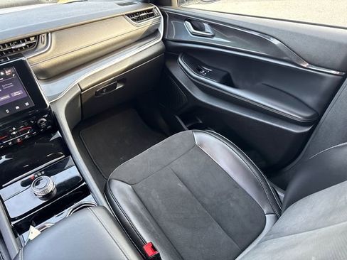 Used 2023 Jeep Grand Cherokee Altitude image 22