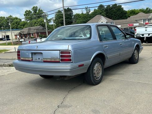 Used 1996 Oldsmobile Cutlass Ciera SL FWD image 6