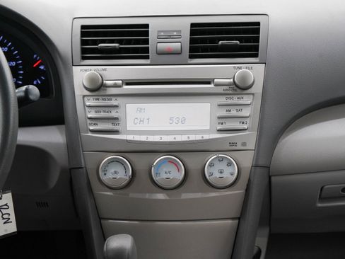 Used 2011 Toyota Camry LE FWD image 15