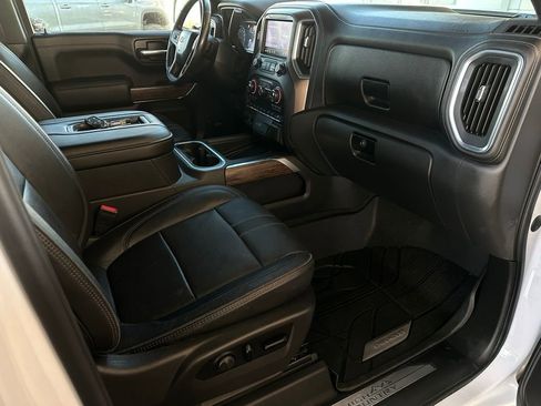 Used 2019 Chevrolet Silverado 1500 High Country w/ Technology Package image 16