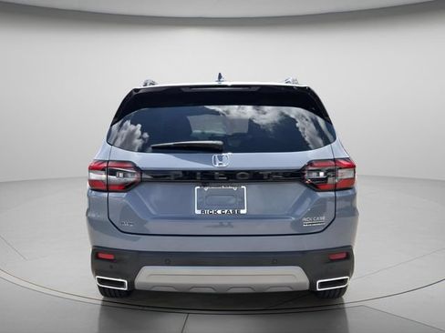 Used 2024 Honda Pilot Touring image 6