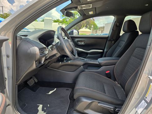 Used 2025 Honda HR-V Sport image 9