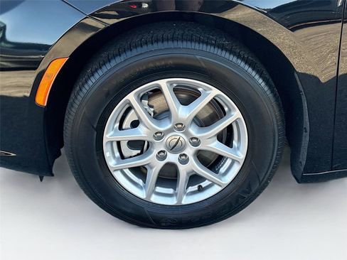 Used 2025 Chrysler Pacifica Select FWD image 31