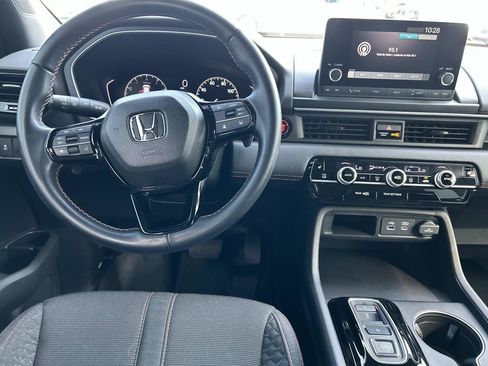 Used 2025 Honda Pilot Sport image 18