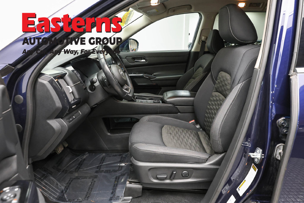 Used 2022 Nissan Pathfinder SV AWD/4WD image 15