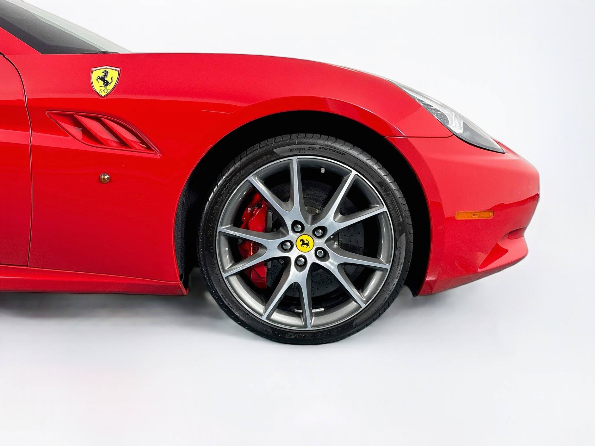 Used 2010 Ferrari California RWD image 65