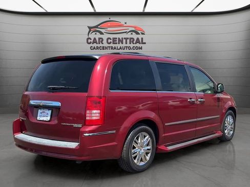 Used 2010 Chrysler Town & Country Limited w/ Trailer Tow Group FWD image 5