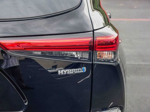 Certified 2022 Toyota Highlander XLE image 8