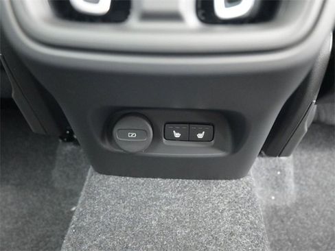 New 2026 Volvo XC40 B5 Core w/ Climate Package image 31