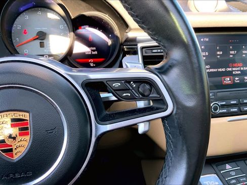 Used 2018 Porsche Macan S image 24