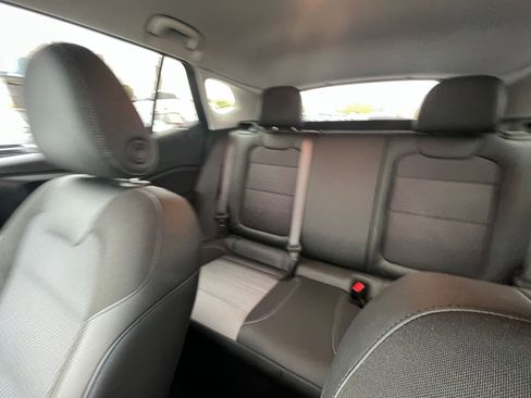 Used 2025 Chevrolet Trax LT image 37