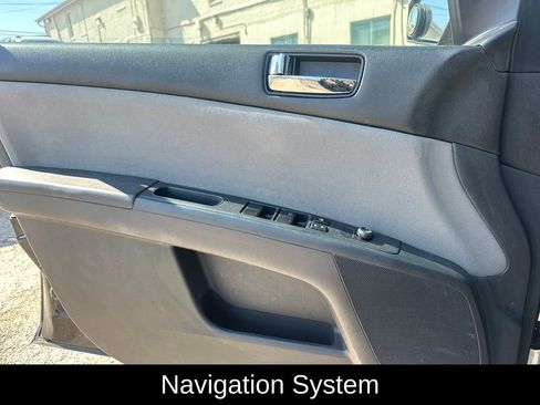 Used 2012 Nissan Sentra 2.0 SR w/ Special Edition Pkg FWD image 9