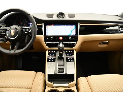 Used 2025 Porsche Macan image 20