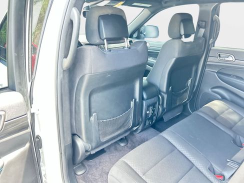 Used 2019 Jeep Grand Cherokee Laredo RWD image 12
