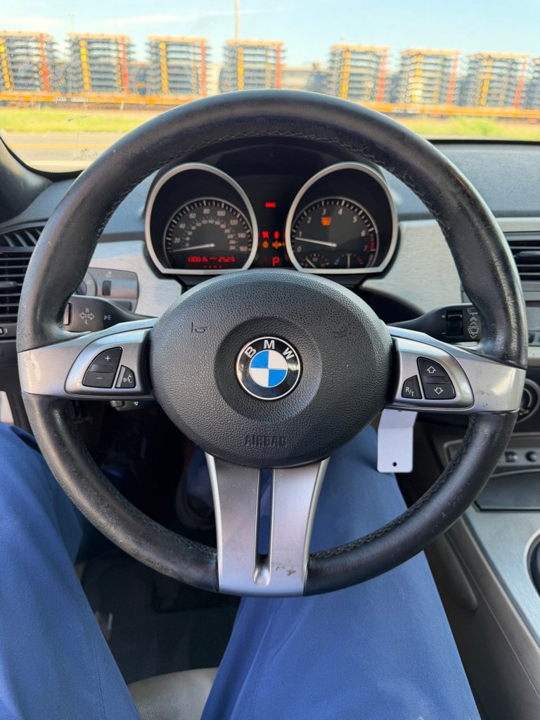 Used 2004 BMW Z4 3.0i RWD image 23