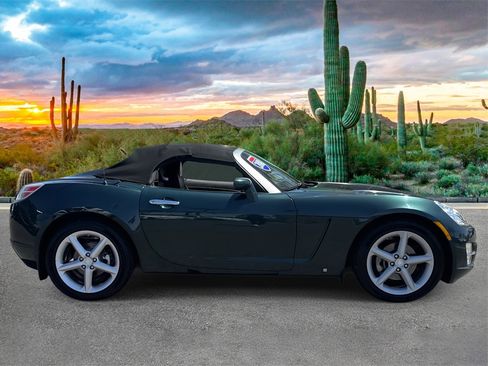 Used 2008 Saturn Sky w/ Weekend Getaway Package image 2