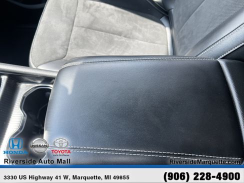Used 2024 Jeep Grand Cherokee Altitude AWD/4WD image 20
