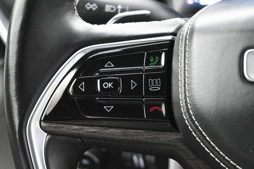 Used 2022 Jeep Grand Cherokee Overland w/ Luxury Tech Group IV RWD image 8