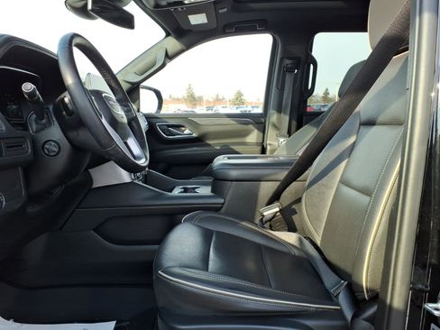 Used 2023 GMC Yukon SLT w/ SLT Premium Package image 14