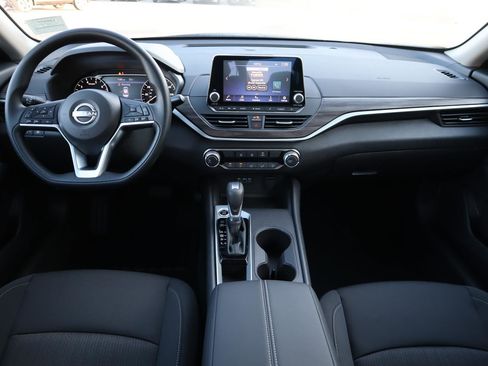 New 2025 Nissan Altima 2.5 SV image 18