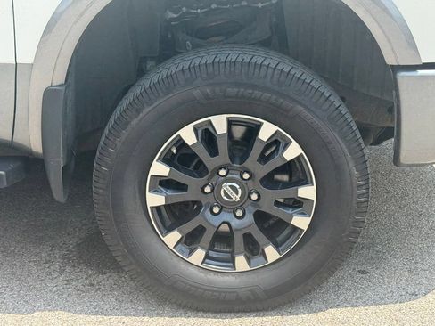 Used 2016 Nissan Titan PRO-4X w/ Pro-4x Convenience Package AWD/4WD image 10
