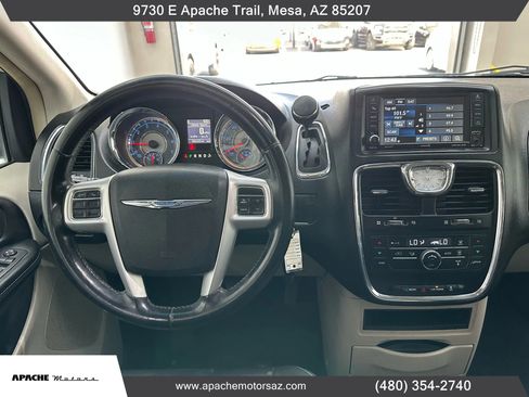 Used 2014 Chrysler Town & Country Touring image 21