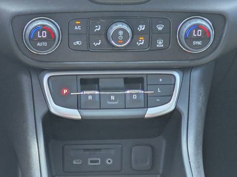 Certified 2024 GMC Terrain SLT w/ Elevation Edition FWD image 19