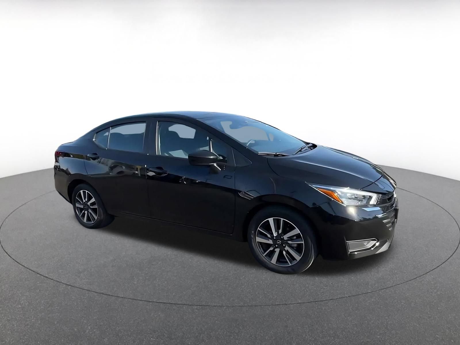 Used 2025 Nissan Versa SV FWD image 2
