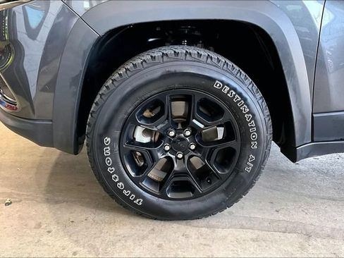 Used 2022 Jeep Cherokee Latitude AWD/4WD image 28