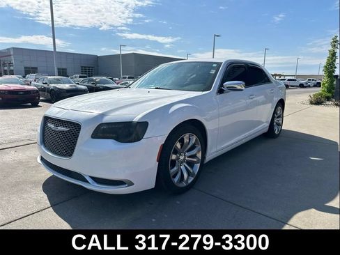 Used 2018 Chrysler 300 Touring w/ Chrome Appearance Package RWD image 4