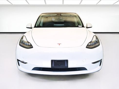 Used 2022 Tesla Model Y Long Range AWD/4WD image 2
