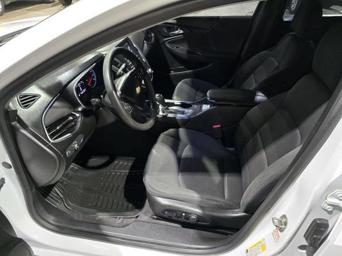 Used 2018 Chevrolet Malibu LT image 25