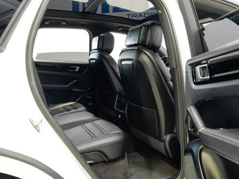 Used 2019 Porsche Cayenne AWD/4WD image 45