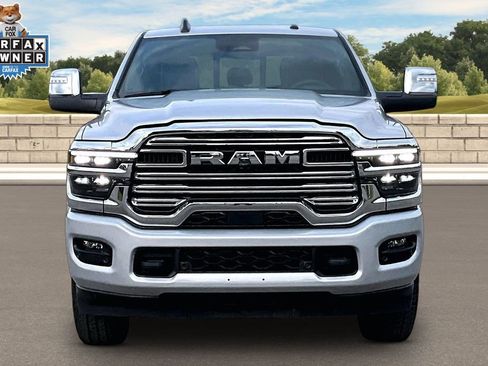 Used 2026 RAM 2500 Laramie AWD/4WD image 3