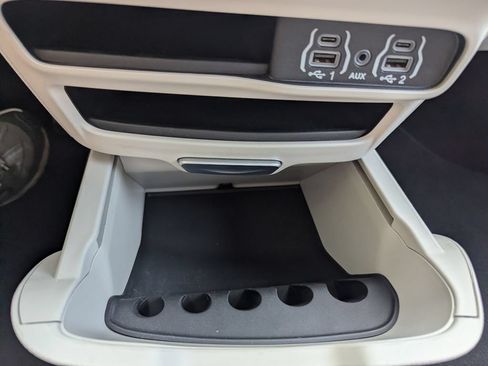 Used 2023 Chrysler Pacifica Touring-L FWD image 19
