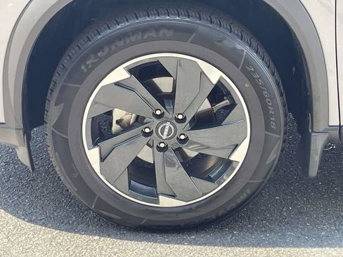 Used 2025 Nissan Rogue SV w/ SV Premium Package FWD image 11