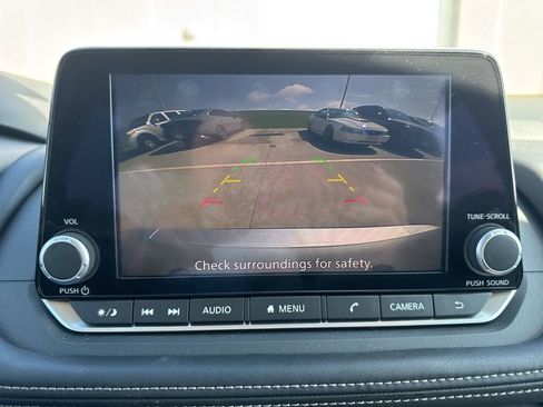 Used 2025 Nissan Rogue SV image 16