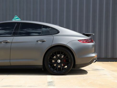 Used 2018 Porsche Panamera 4 image 30