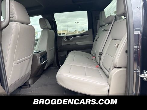 Used 2024 GMC Sierra 1500 SLT w/ SLT Premium Package AWD/4WD image 3