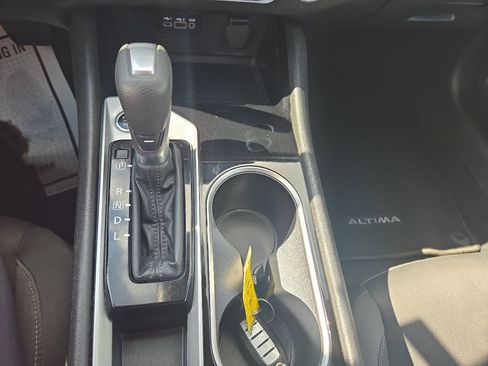 Used 2024 Nissan Altima 2.5 SV image 18