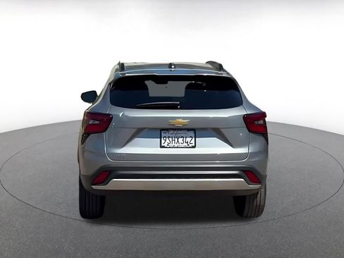 Used 2025 Chevrolet Trax LT image 12