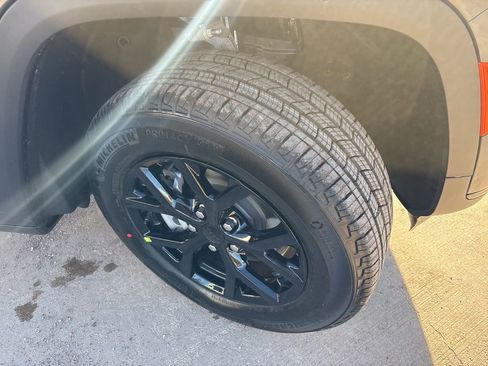 New 2025 Jeep Grand Cherokee L Altitude RWD image 12